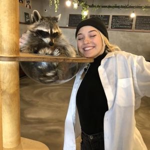 Meet your Posher, Julia